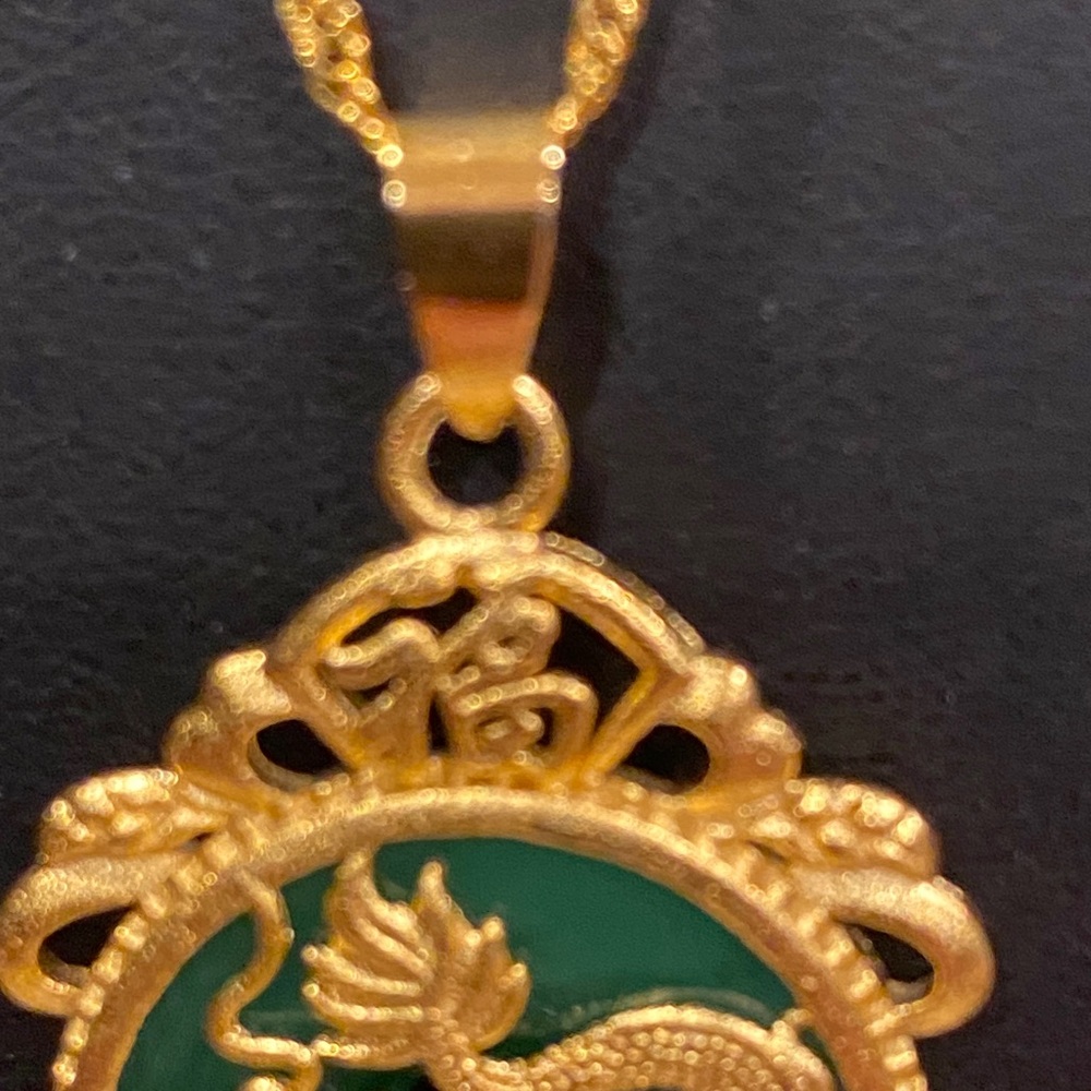 Elegant 18kt GF and Green Stone Dragon Pendant Necklace - Picture 4 of 9